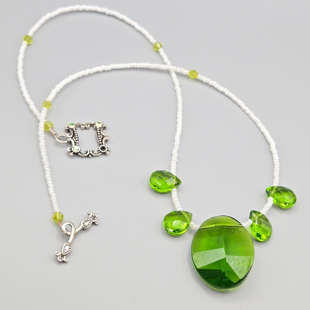 Green Faceted Glass Bead Necklace White Seed Beads Ornate Toggle Clasp